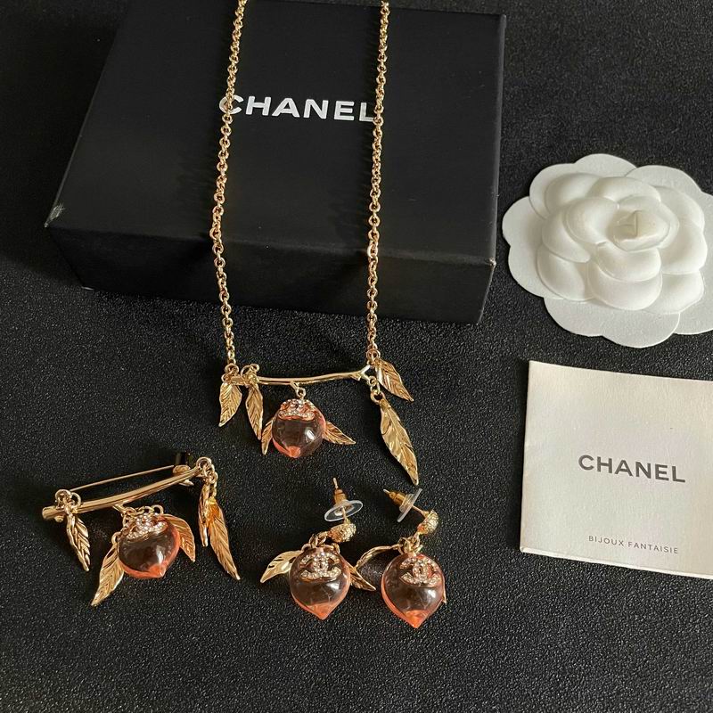 Chanel Suits 06yxs08